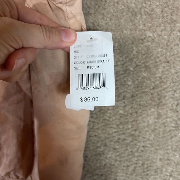 Cloth & Stone Tank Top Size Medium Tan Giraffe Print Tie Button Front V-Neck NEW - Picture 4 of 10